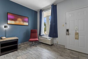 1 bedroom, in-room safe, iron/ironing board, free WiFi