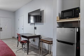 1 bedroom, in-room safe, iron/ironing board, free WiFi