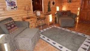 Room - Moose Tracks Lodge (Galena)