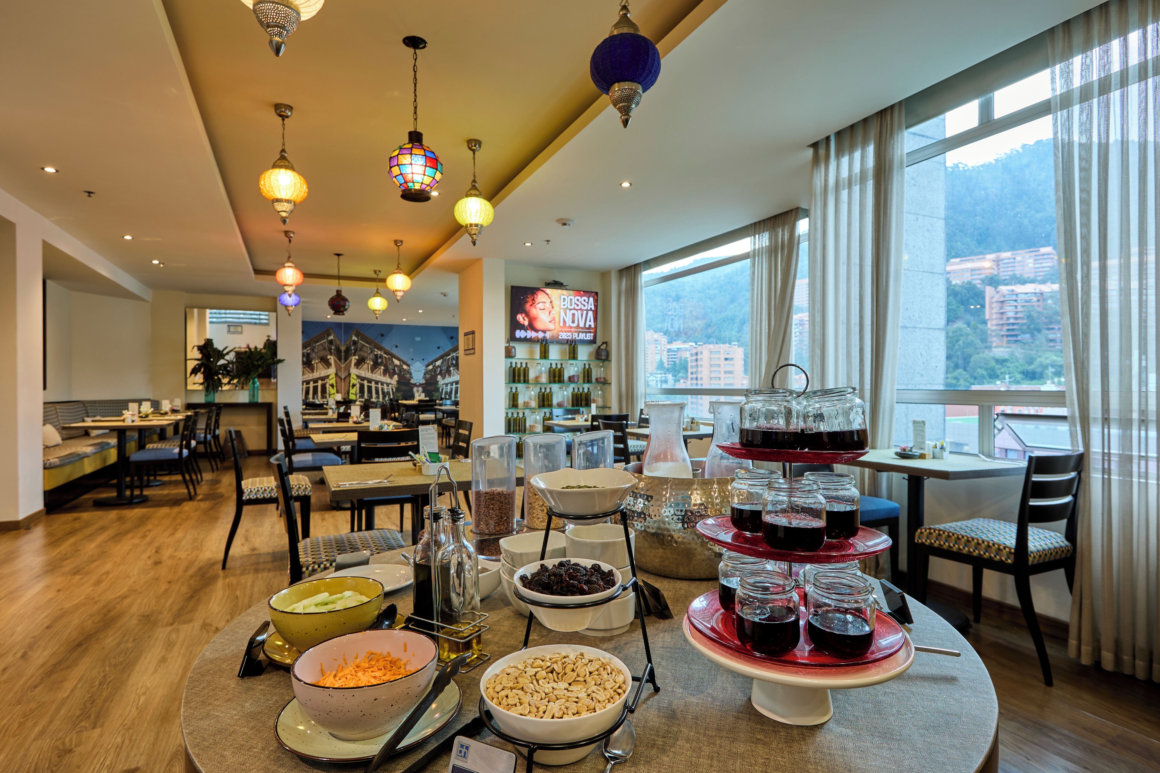 Bữa sáng buffet hàng ngày (42000 COP/mỗi người) 
