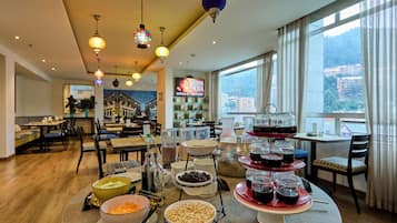 Daily buffet breakfast for a fee