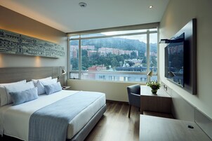 Camera doppia | Biancheria da letto di alta qualità, minibar, una cassaforte in camera