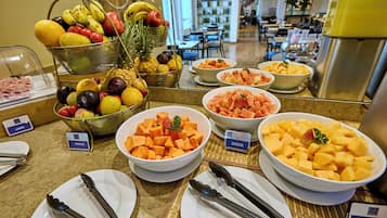 Daily buffet breakfast (COP 42000 per person)
