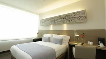 Roupas de cama premium, frigobar, cofres nos quartos, escrivaninha