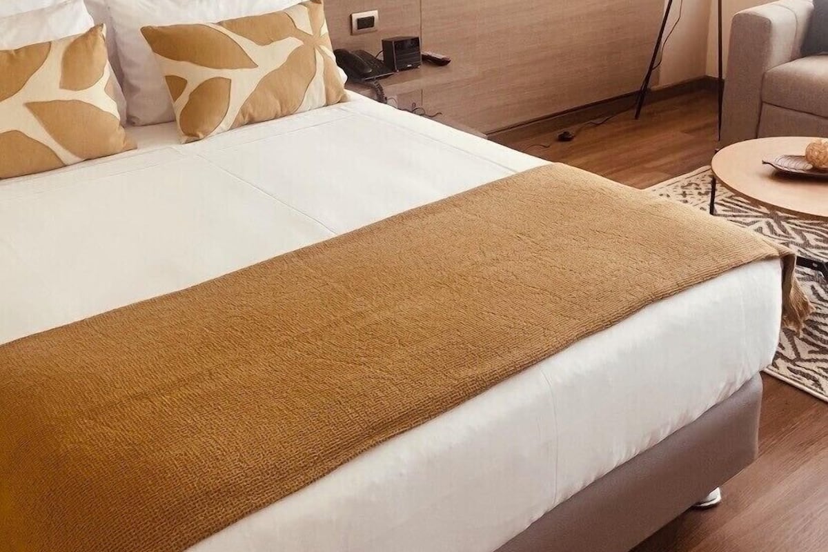 スーペリア ルーム ダブルベッド 1 台 | 高級寝具、ミニバー、セーフティボックス (室内)、デスク