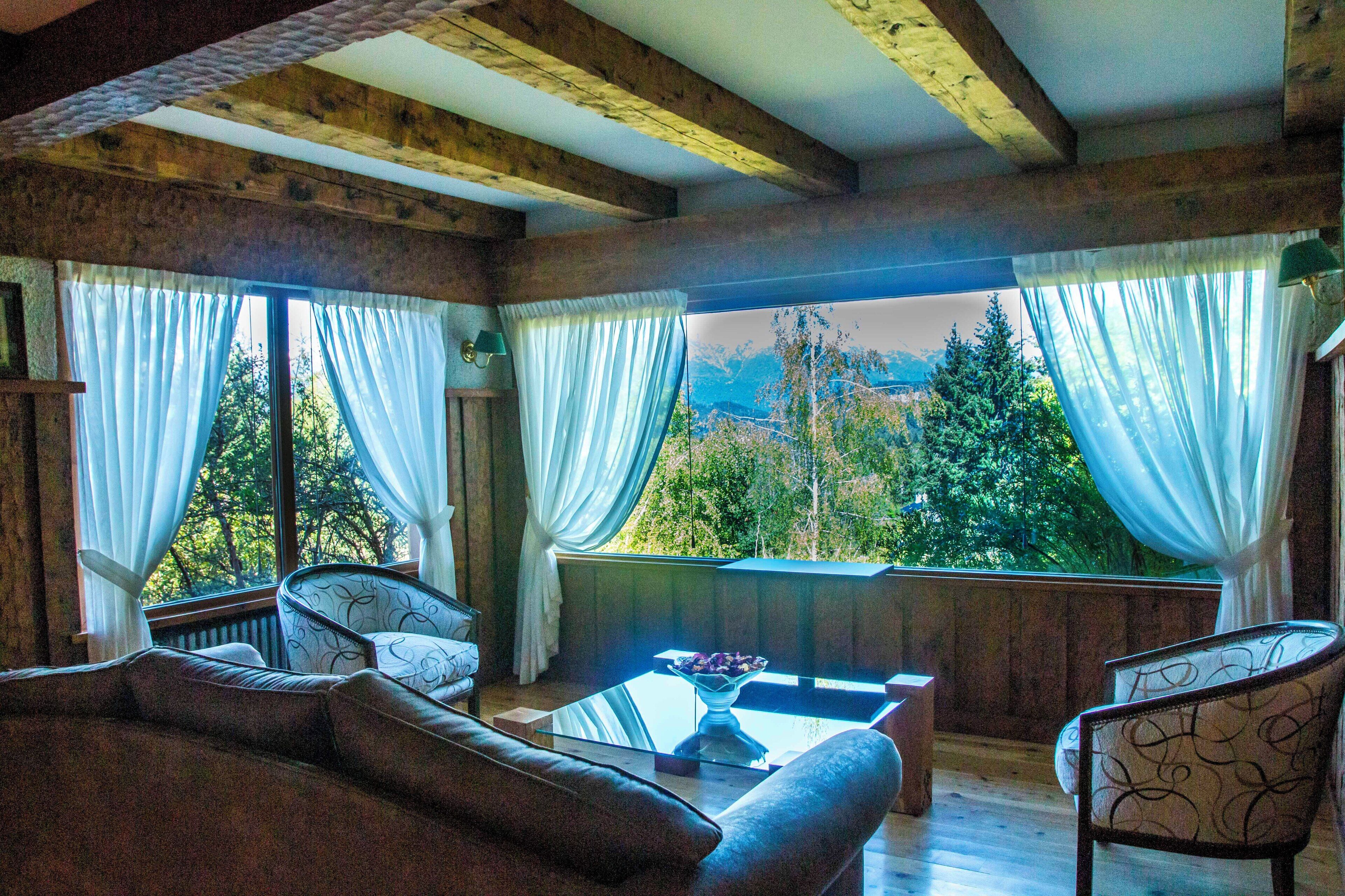 40–tuumainen LED-televisio, jossa kaapelikanavat