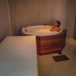 Indoor spa tub
