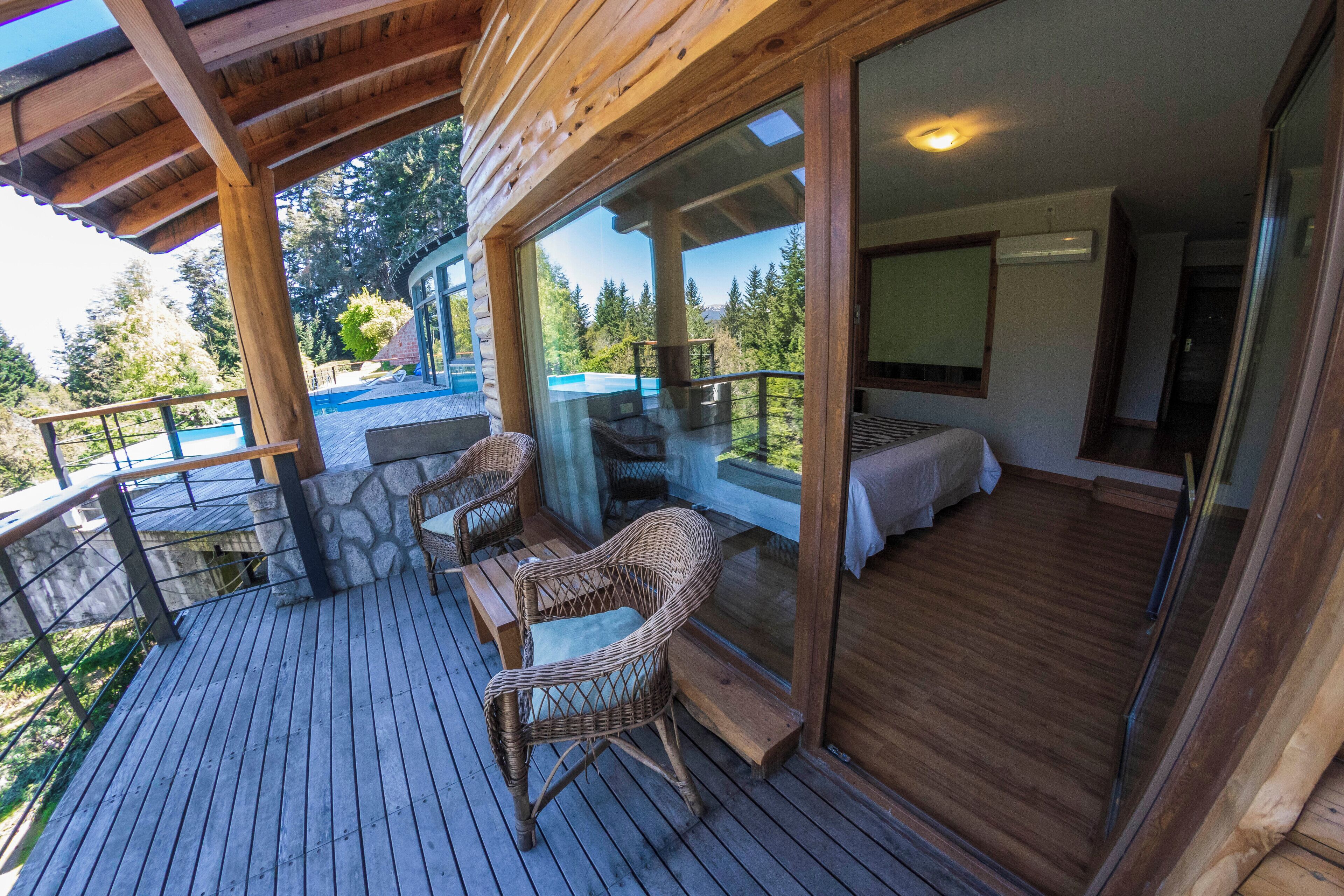 Ropa de cama de alta calidad y minibar 