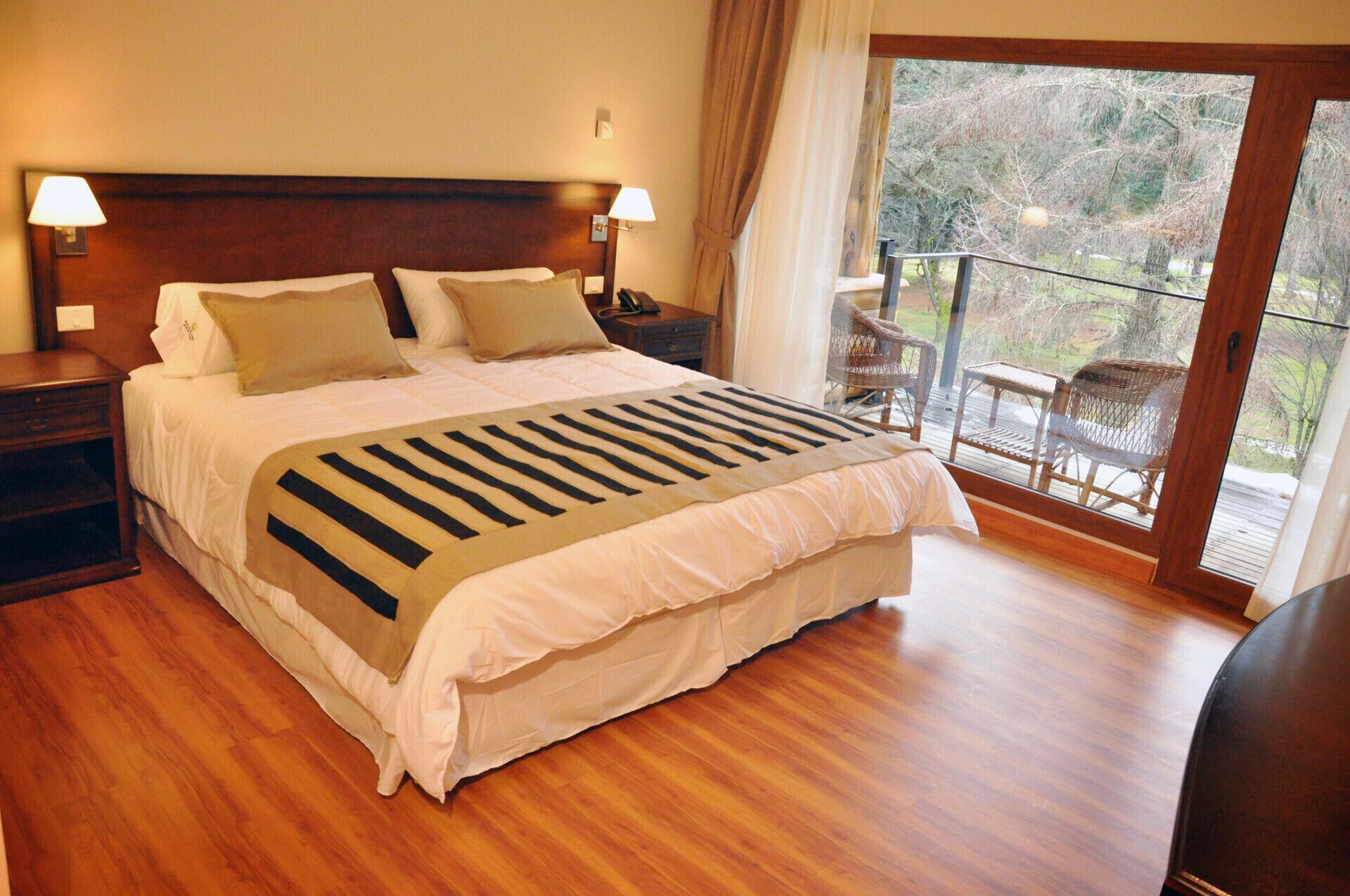 Premium bedding, minibar, in-room safe, desk