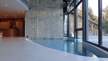 Bañera de hidromasaje interior