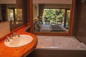 Junior Double Room | Premium bedding, minibar, in-room safe, desk