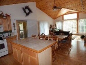 House, 3 Bedrooms (with Sofa Bed) | In-room dining - Northstar House (Galena)