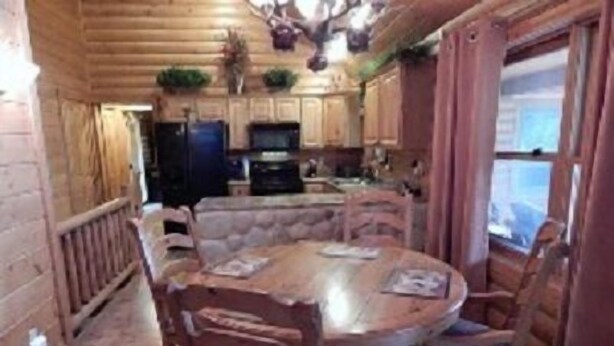 House, 3 Bedrooms | In-room dining