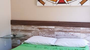 Quarto casal ou duplo básico | Wi-Fi de cortesia, roupa de cama, acesso para cadeiras de rodas