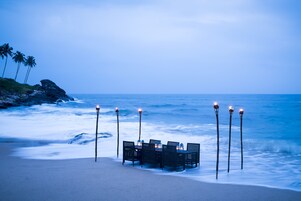 3 restaurants, breakfast, lunch, dinner served; Italian cuisine