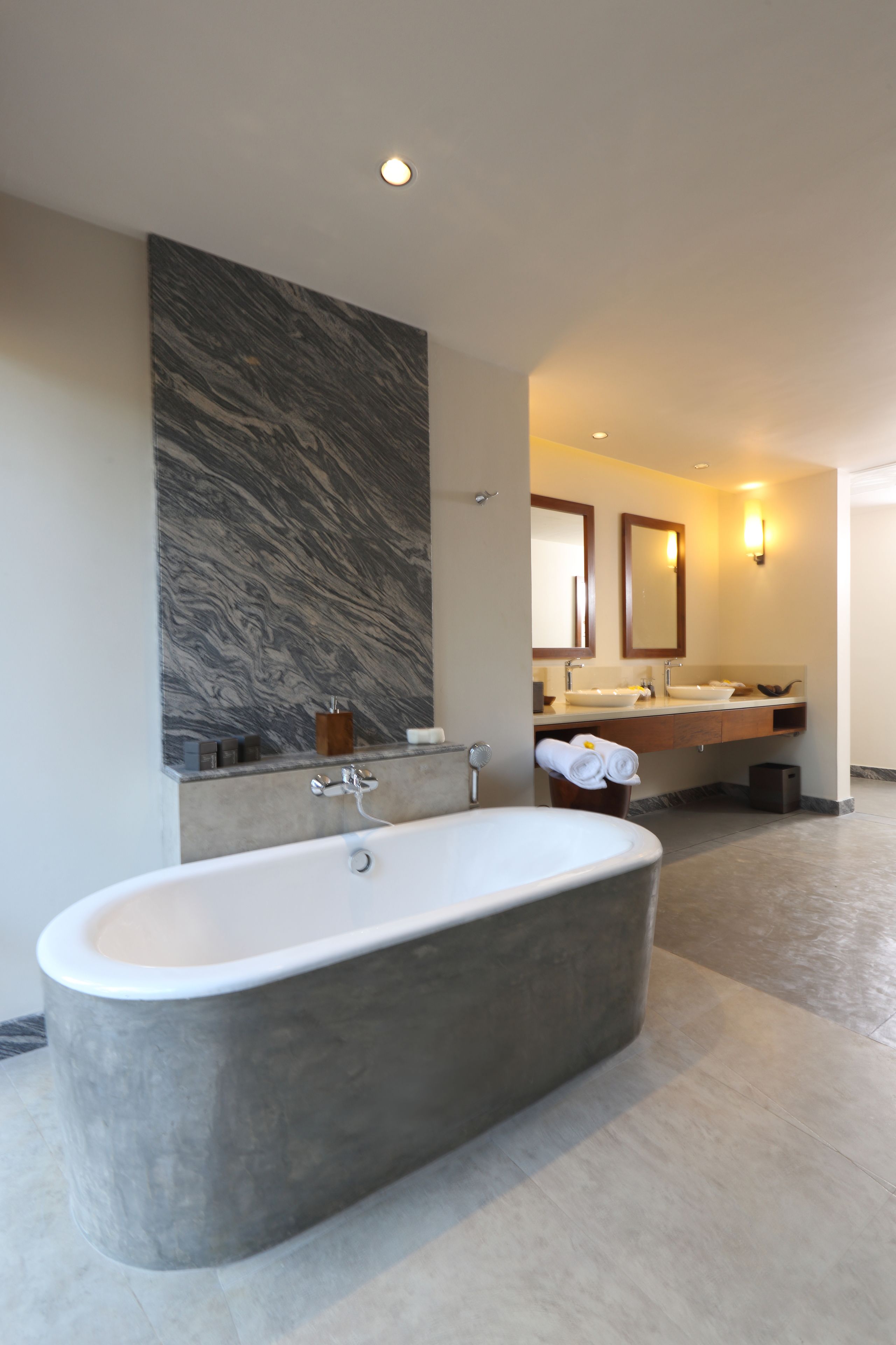 separate bathtub and shower, rainfall showerhead, free toiletries