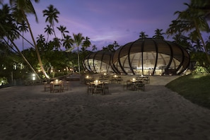 A beachside restaurant with outdoor seating and a distinctive dome-shaped building. - Anantara Peace Haven Tangalle Resort (Tangalle)