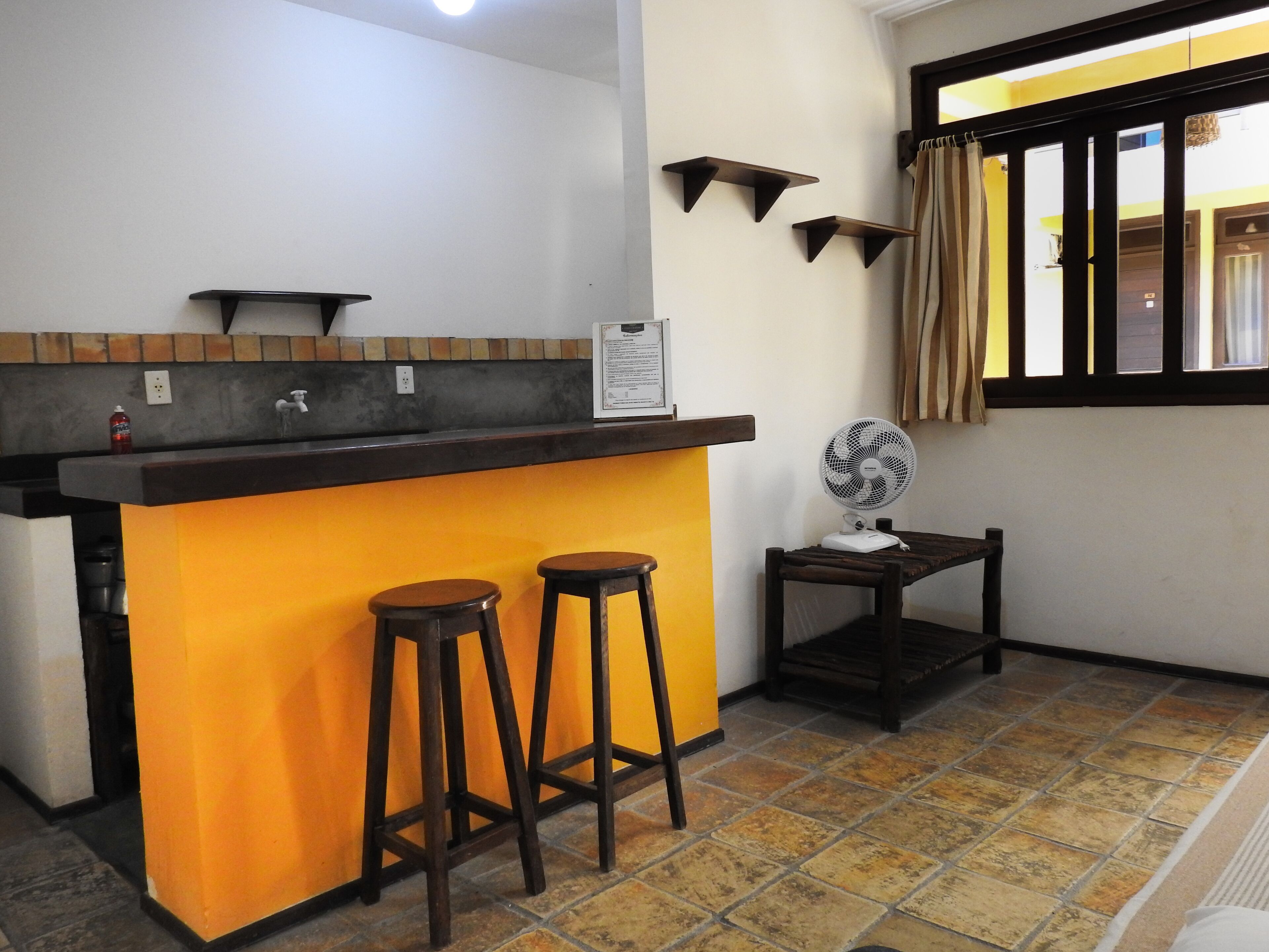 flat padrao | living area | 32-inch led tv with cable channels