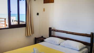 Cortinas blackout, wifi gratis y ropa de cama