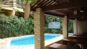 A pool area with a sign reading "Casa Grande 3236-3401". - Apart Hotel Casa Grande (Natal)