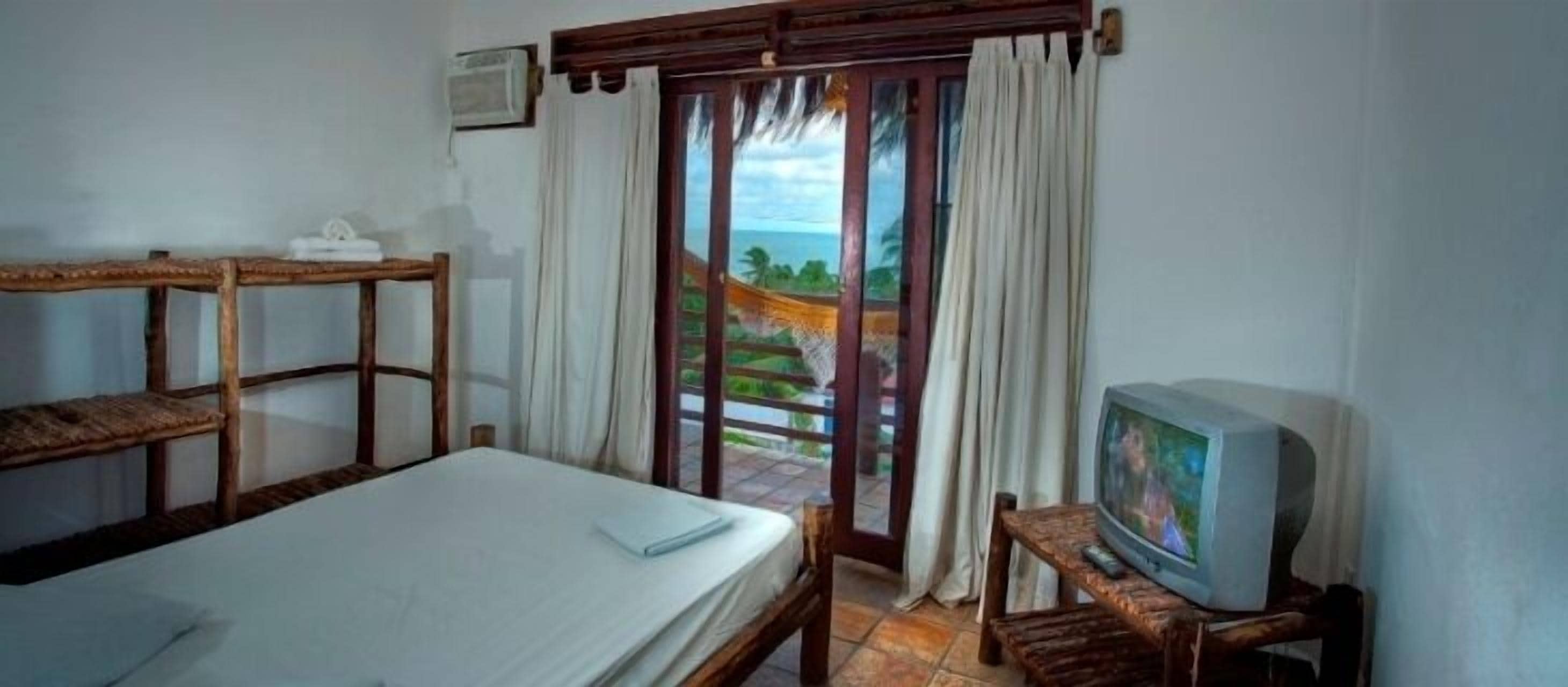 blackout curtains, free wifi, bed sheets