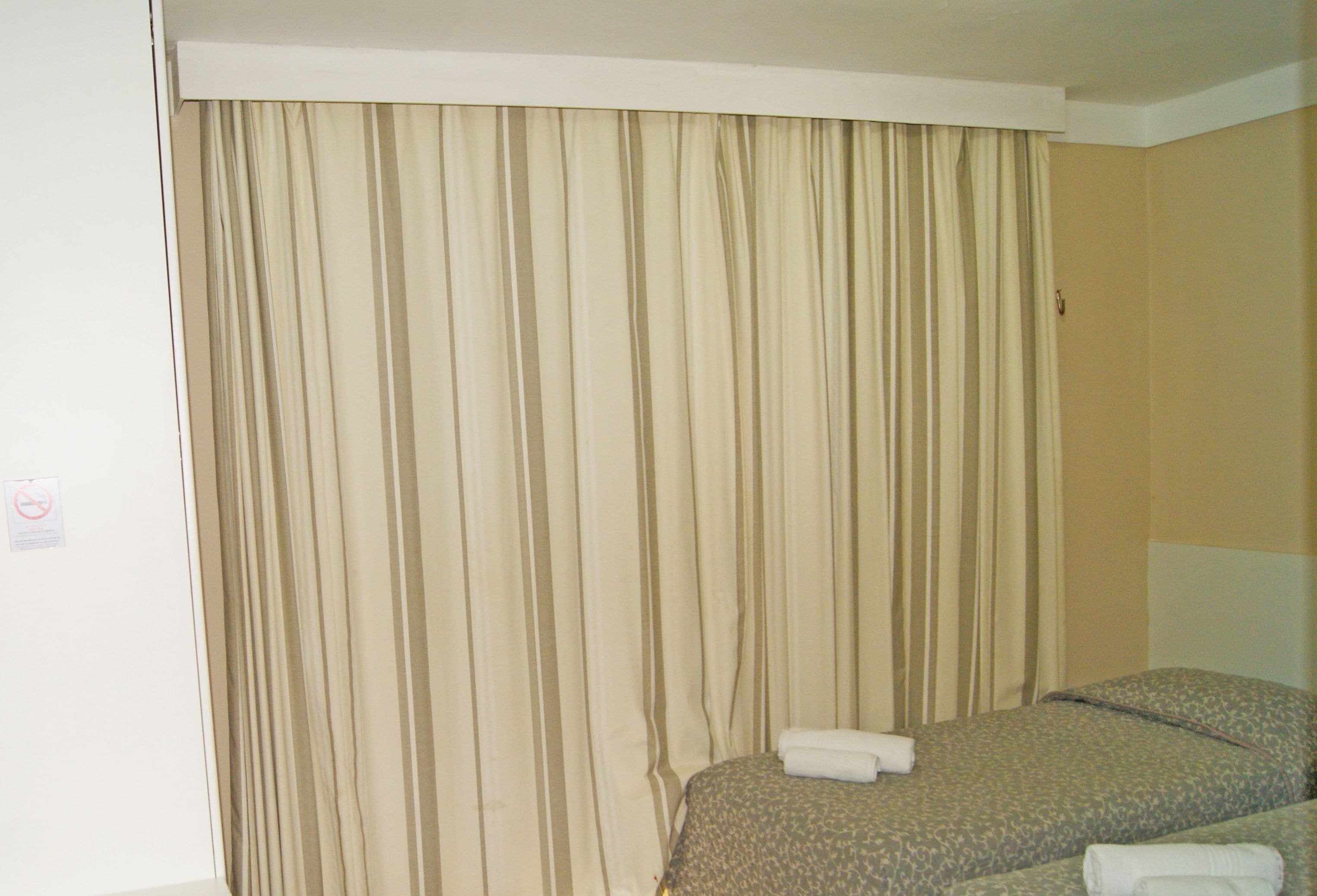 standard single room | minibar, desk, blackout curtains, bed sheets