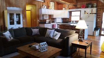 House, 5 Bedrooms | Living room | Flat-screen TV, fireplace, DVD player