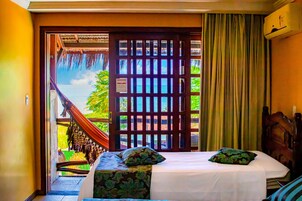 Quarto triplo, vista para o oceano | Vista da sacada