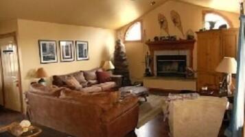 House, 5 Bedrooms (with Sofa Bed) | Living area | Flat-screen TV, fireplace, DVD player