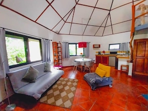 Basic Cabin | Private kitchenette | Full-size fridge, stovetop, coffee/tea maker, cookware/dishes/utensils - Hotel Isla Verde (Boquete)