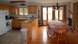 House, 6 Bedrooms (with Sofa Bed) | Private kitchen | Coffee/tea maker, fridge, microwave, oven - House on Northview (Galena)