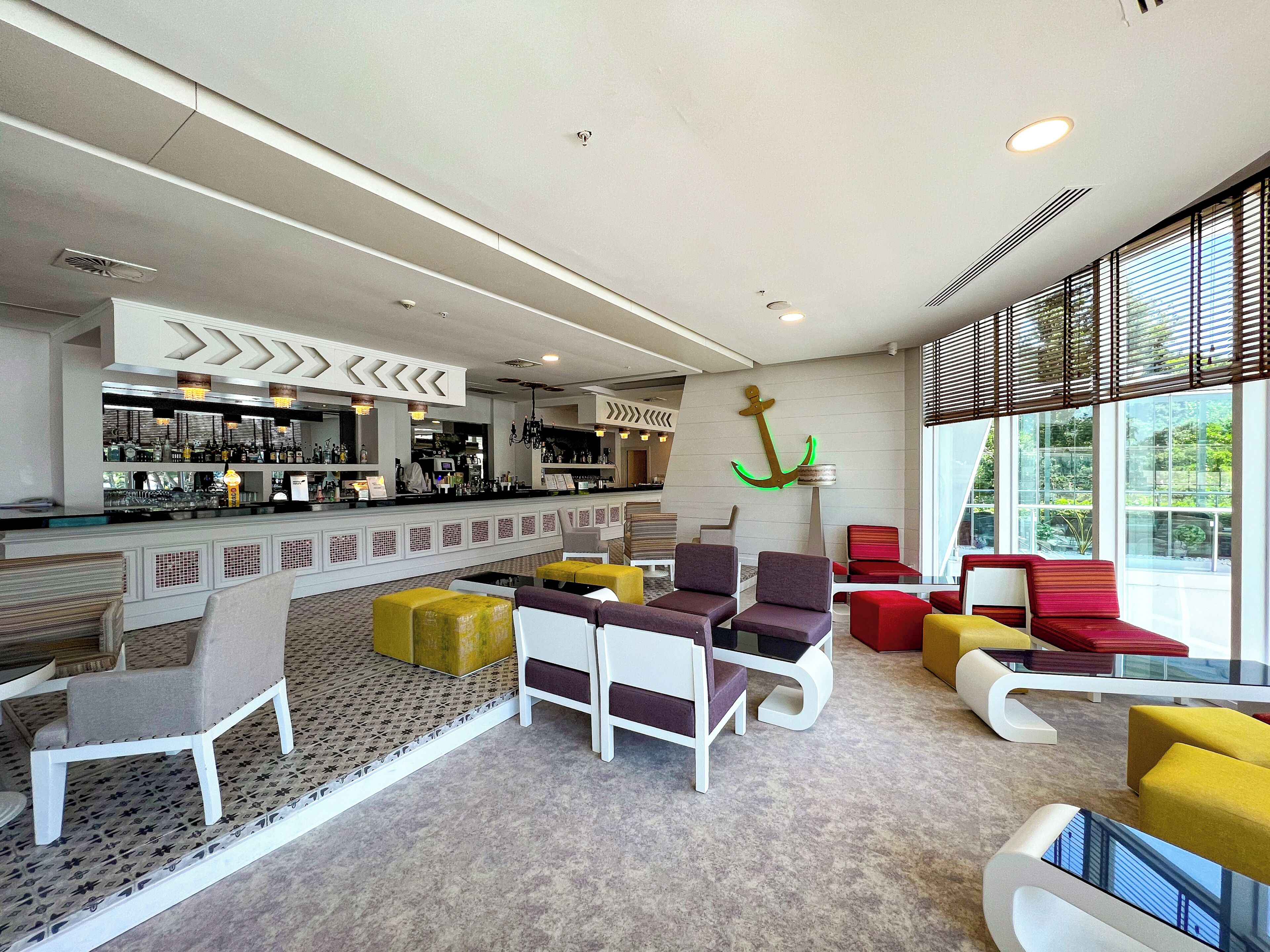 4 barer/lounger, bar vid poolen och strandbar