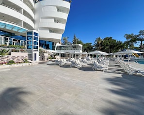 A resort with a pool area, sun loungers, and a modern building with balconies. - Catamaran Quality Times - All Inclusive (Kemer)