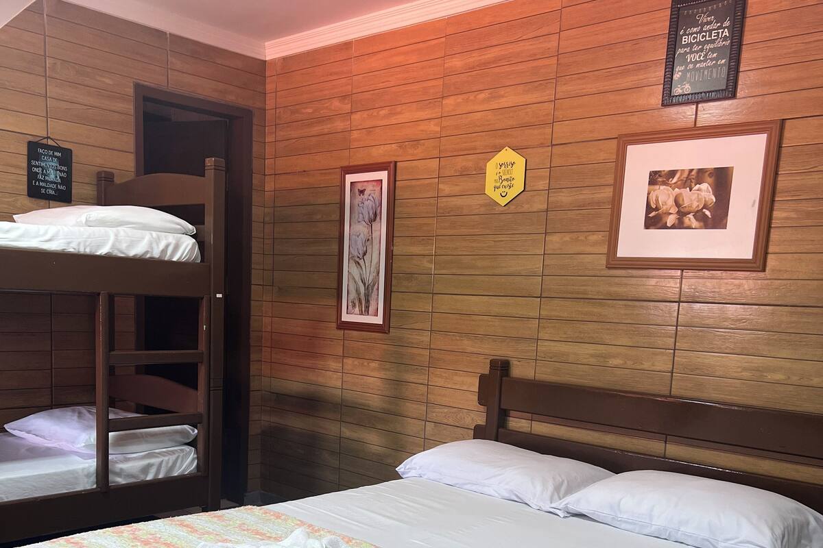 Standard Family Suite | Minibar, desk, WiFi (free), individually decorated