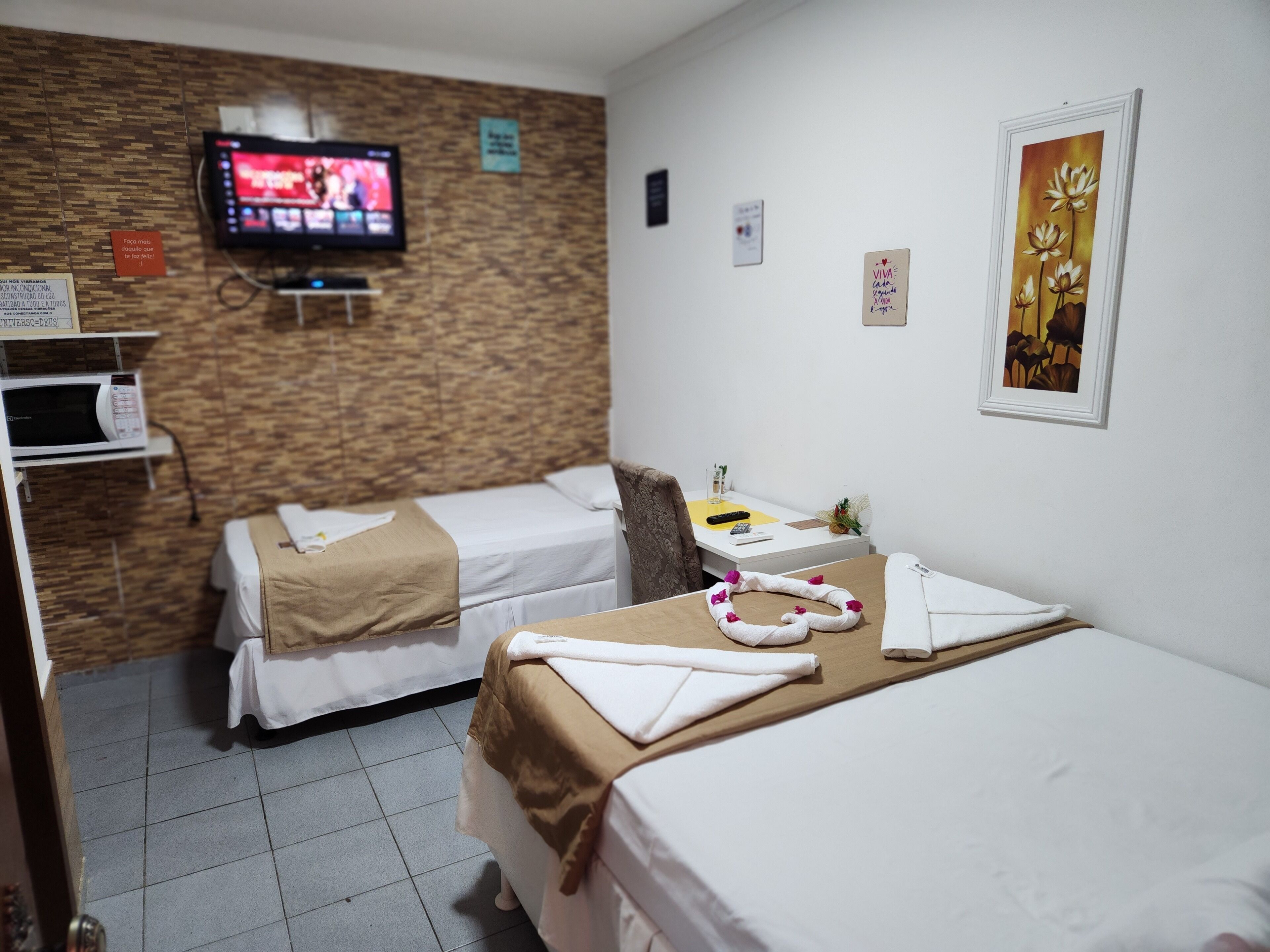 Suite Deluxe | Minibar, decoración personalizada, muebles diferentes y escritorio 