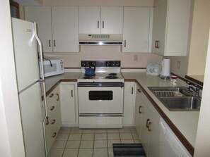 Condo, 2 Bedrooms | Private kitchen | Fridge, microwave, oven, stovetop - Longbay C7 (Galena)