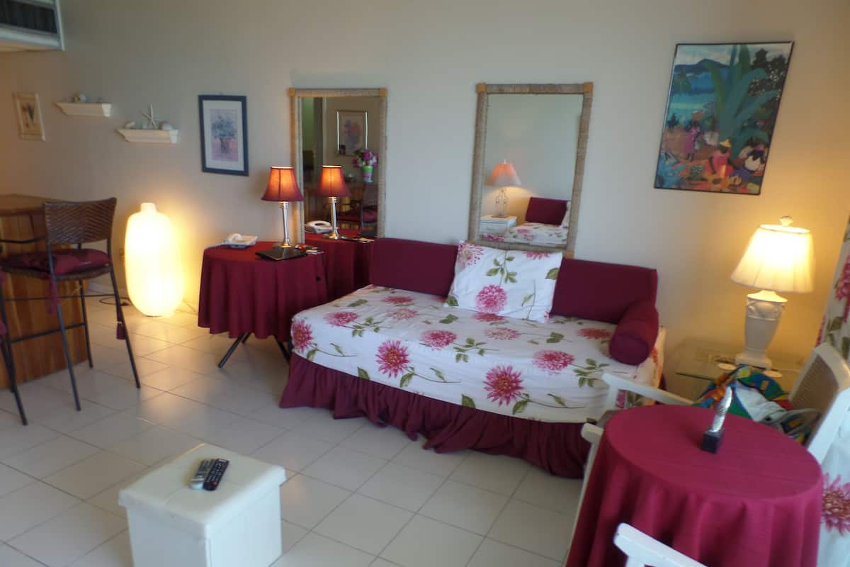 studio | wifi, bed sheets