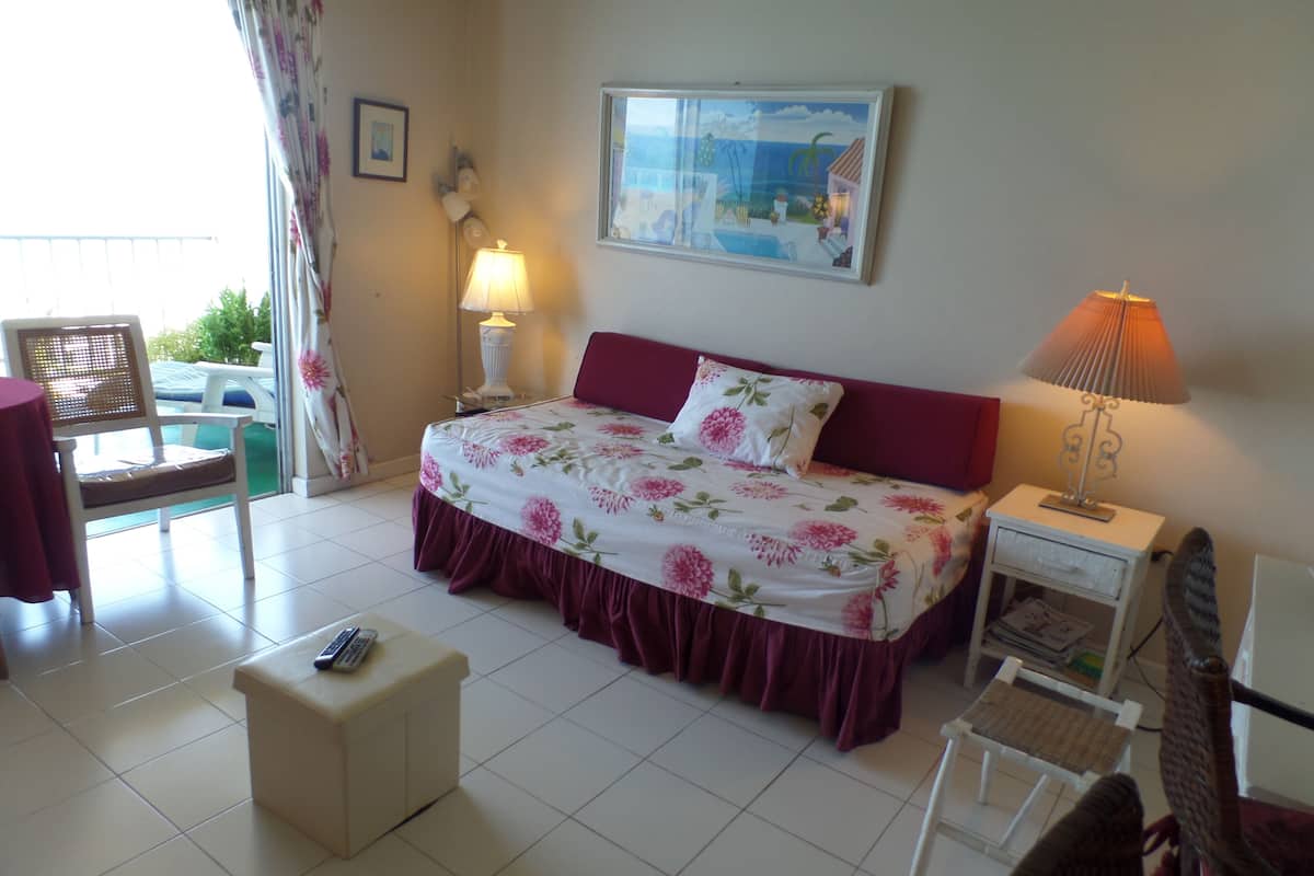 studio | wifi, bed sheets