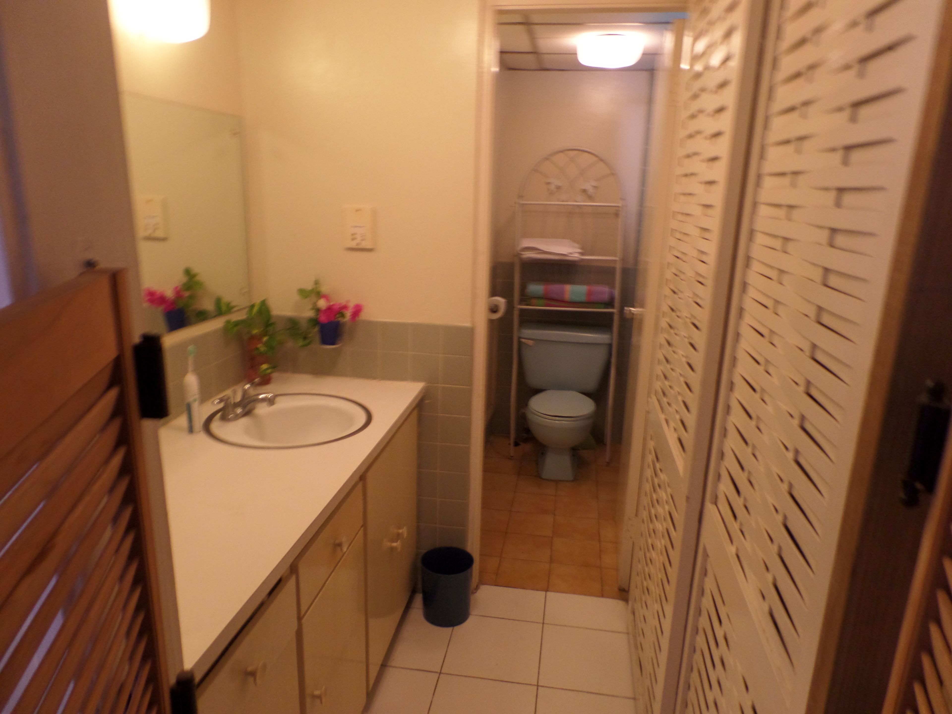 studio | bathroom | combined shower/bathtub, free toiletries, towels
