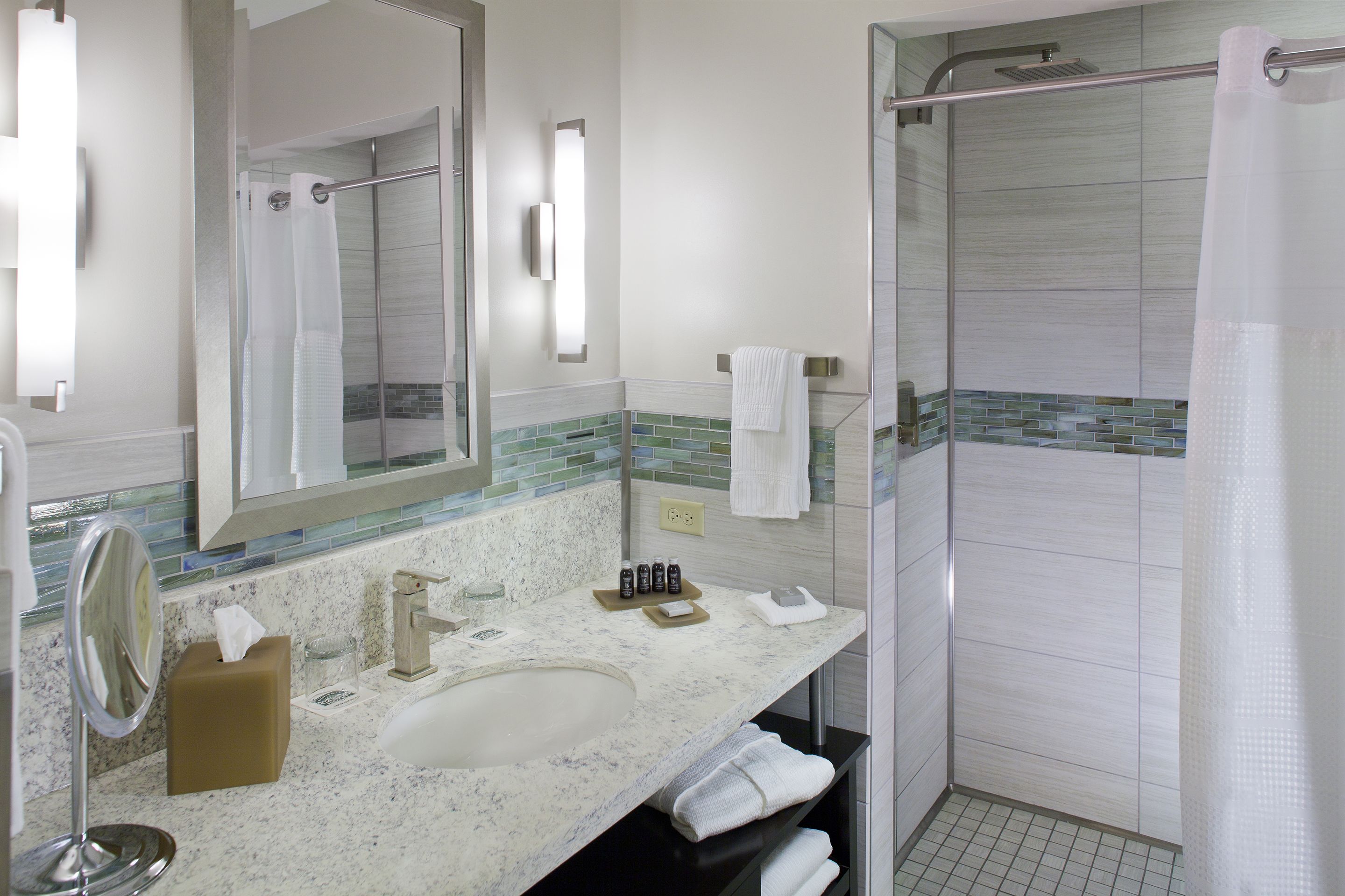 free toiletries, towels