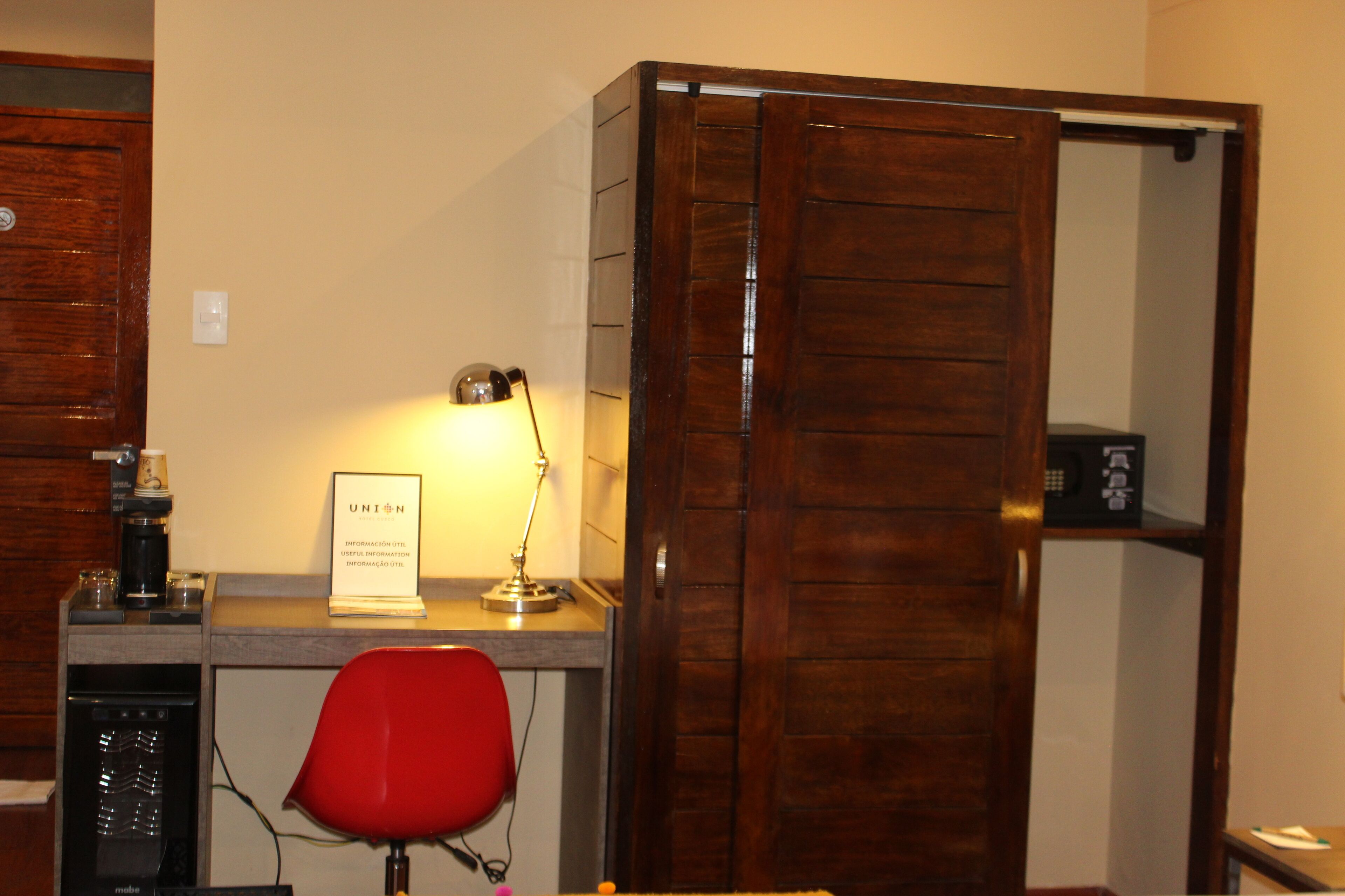 traditional triple room, 3 single beds | 1 bedroom, hypo-allergenic bedding, desk, laptop workspace