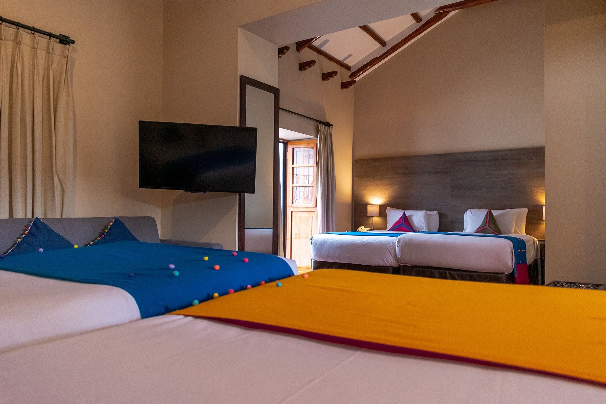 traditional quadruple room | 1 bedroom, hypo-allergenic bedding, desk, laptop workspace