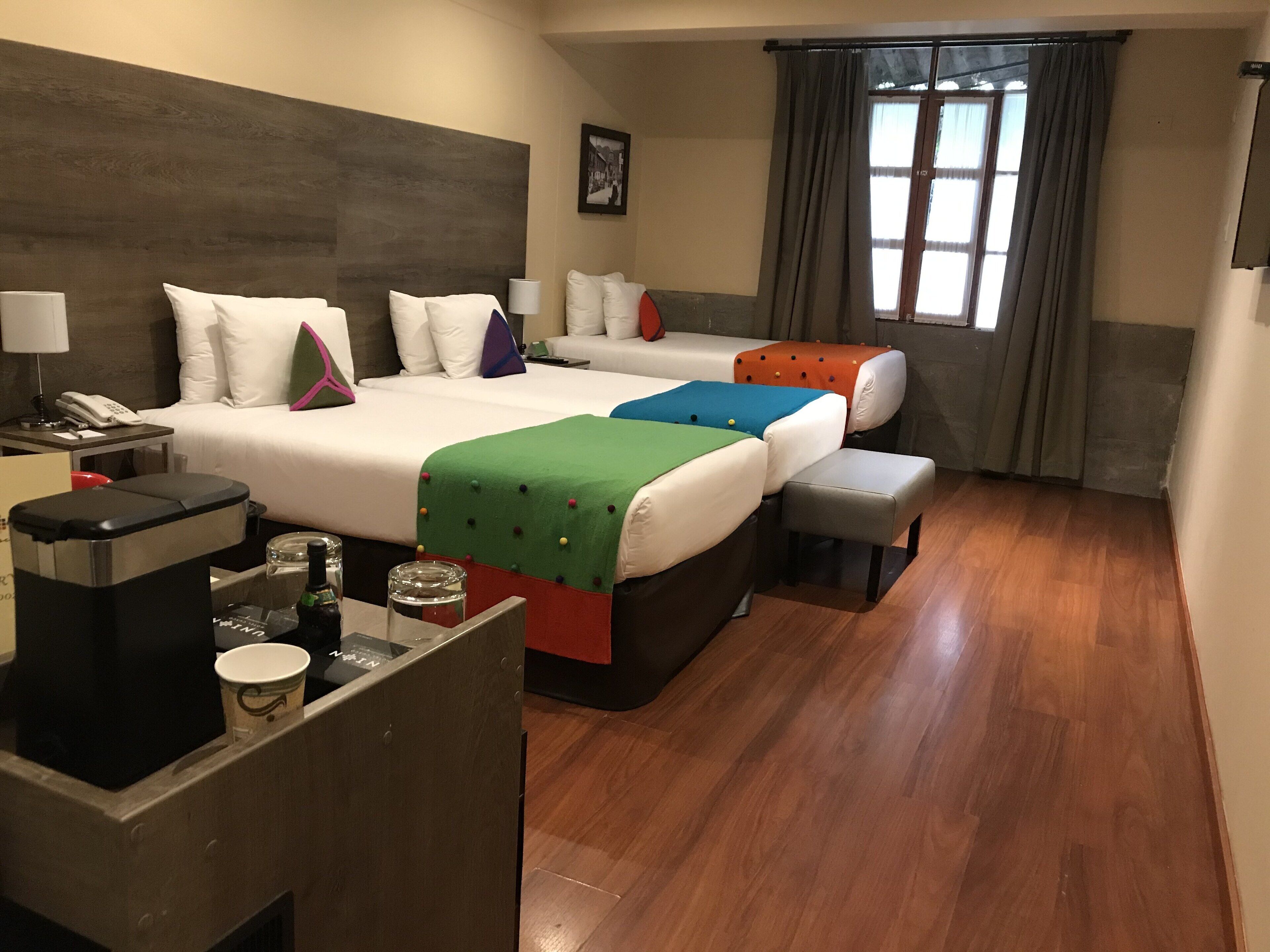 1 bedroom, hypo-allergenic bedding, desk, laptop workspace