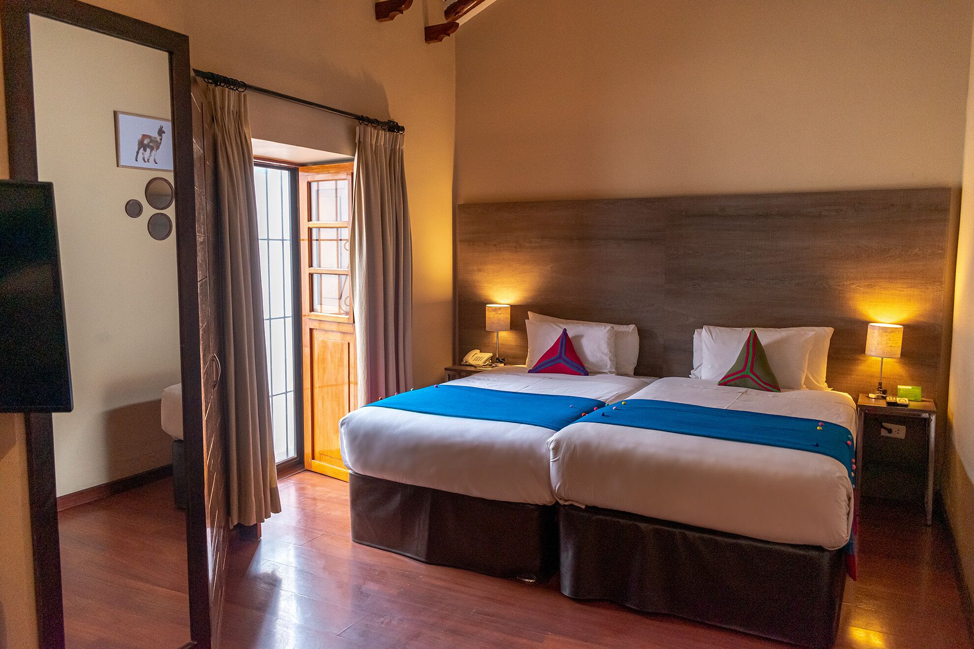 traditional quadruple room | 1 bedroom, hypo-allergenic bedding, desk, laptop workspace