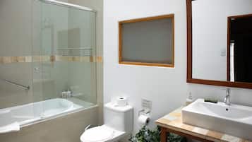 Combined shower/tub, deep soaking tub, free toiletries, hair dryer