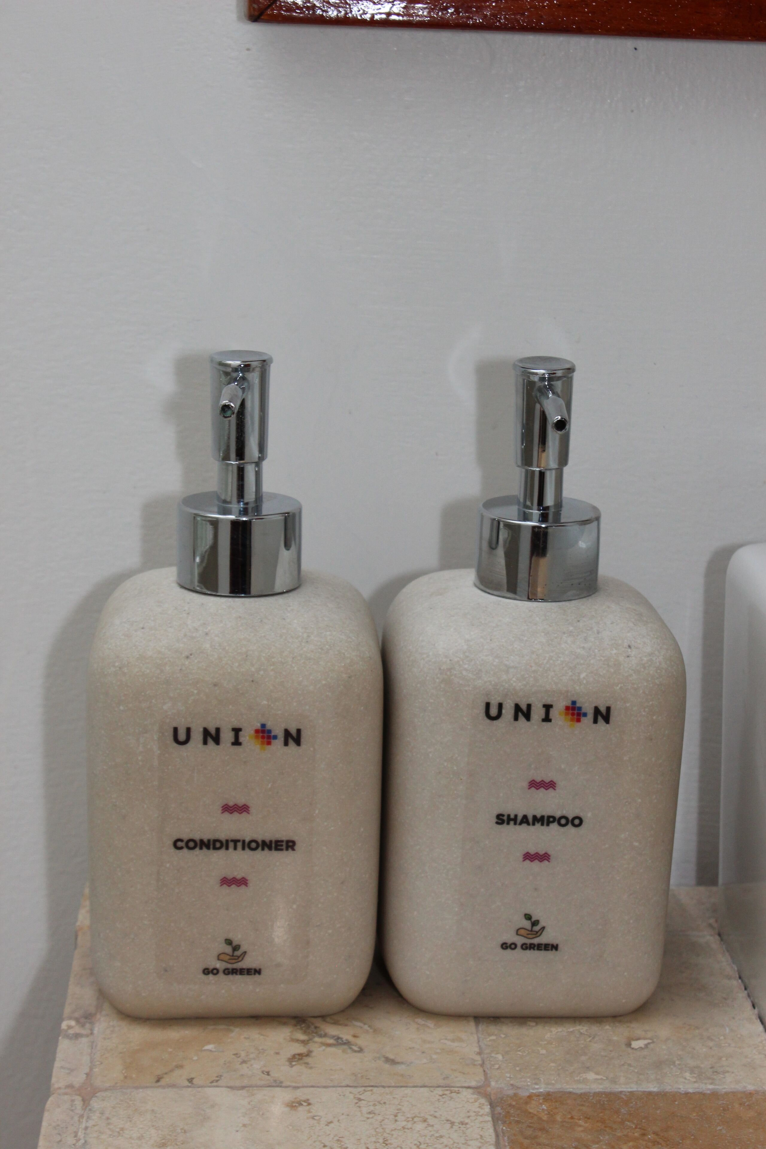 combined shower/bathtub, deep-soaking bathtub, free toiletries