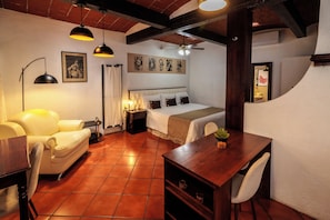 Classic Studio Suite | In-room safe, individually decorated, individually furnished, desk - Eco Hotel Las Mariposas (Oaxaca)