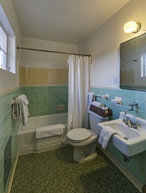 Bathroom - The Downtown Clifton Hotel Tucson (Tucson)