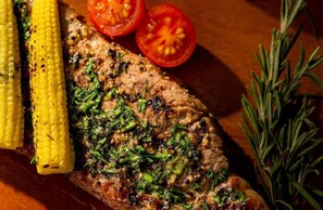 Frokost, lunsj og middag serveres, meksikanske retter, utsikt mot hagen 