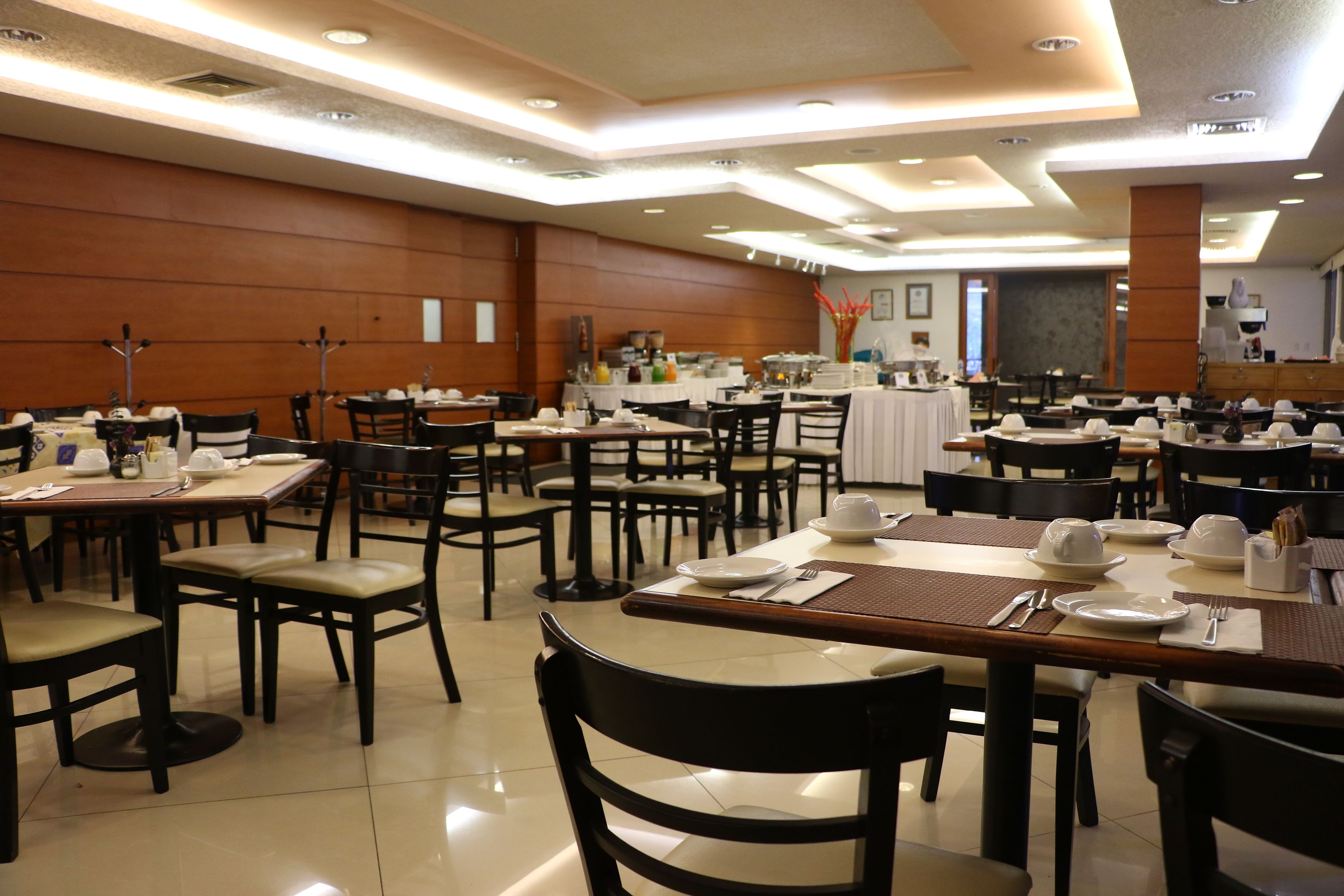 daily cooked-to-order breakfast (mxn 230.00 per person)